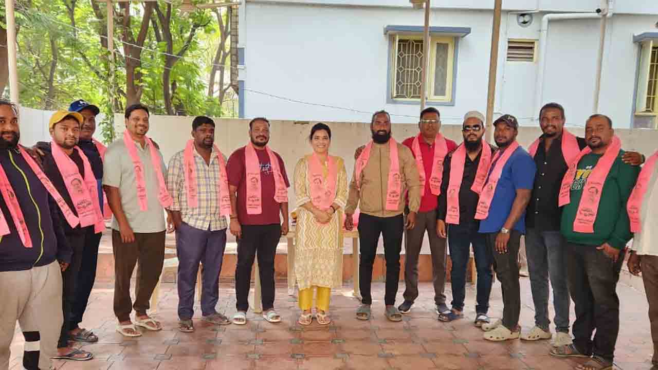 BRS | కాంగ్రెస్‌ నుంచి బీఆర్‌ఎస్‌ పార్టీలో చేరిన పలువురు యువకులు