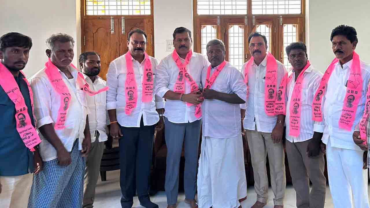 BRS | కోడేరులో కాంగ్రెస్ పార్టీకి భారీ షాక్.. పెద్ద ఎత్తున బీఆర్‌ఎస్‌ చేరికలు