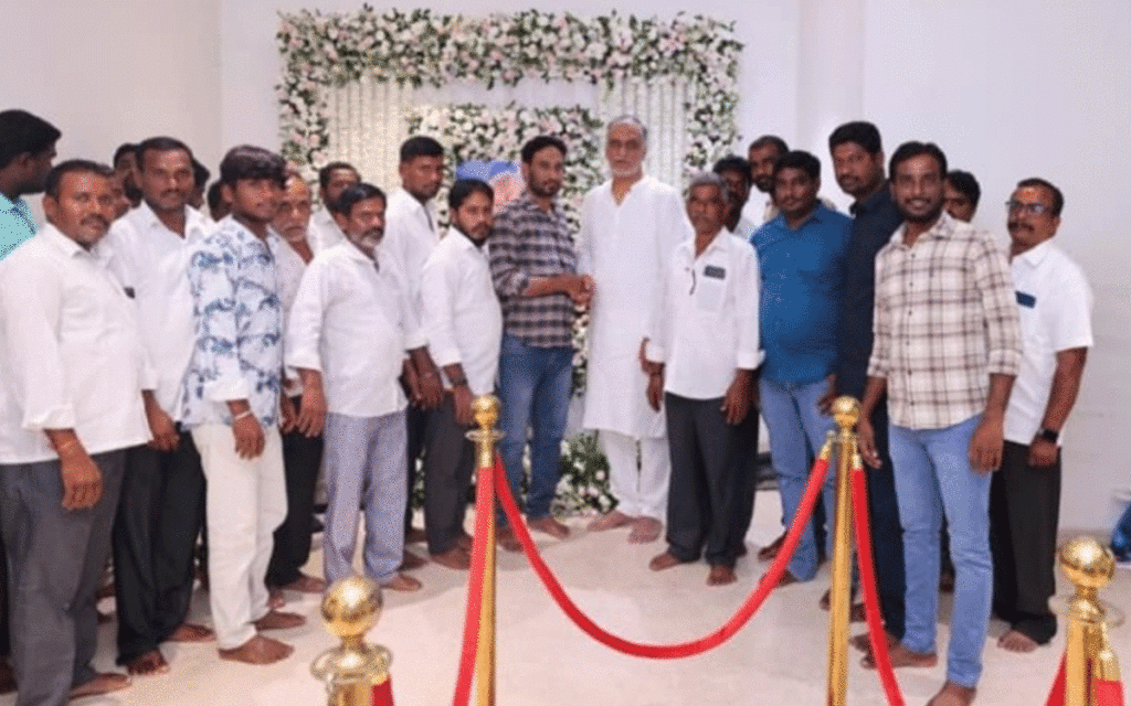 Chandur : హరీశ్‌రావుకు బీఆర్ఎస్ చండూరు నాయకుల ప‌రామ‌ర్శ‌