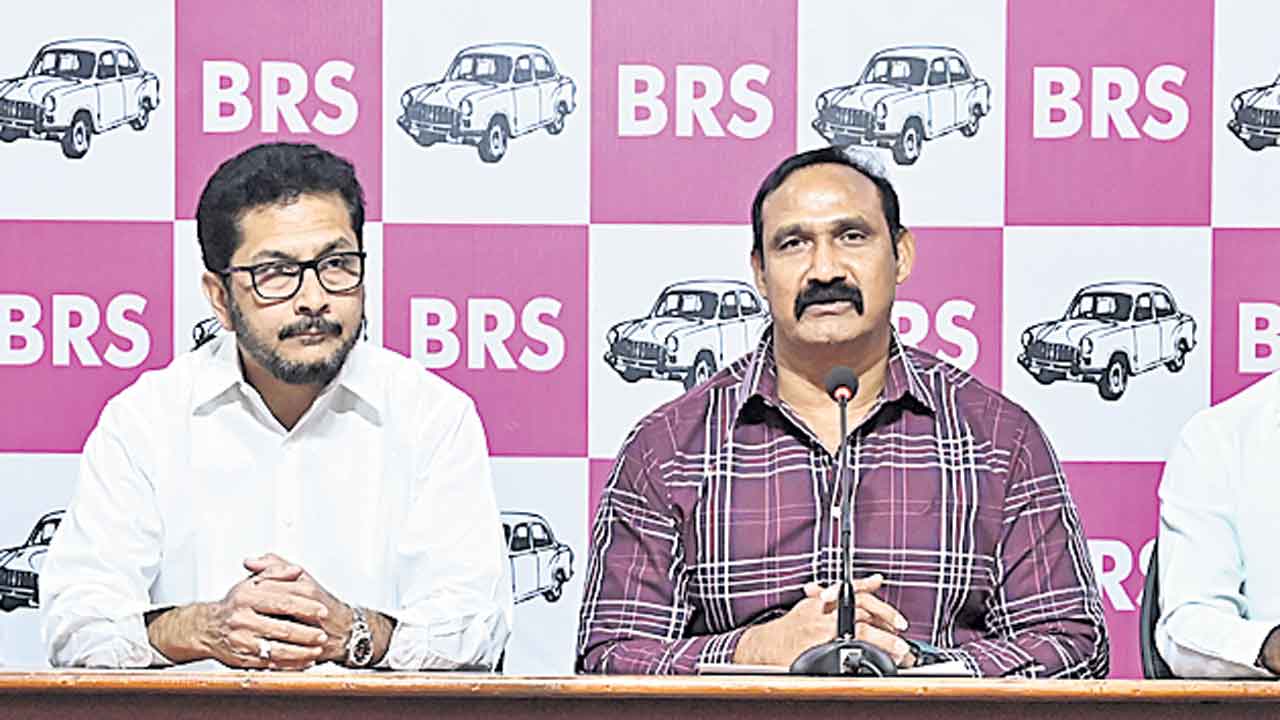 యథేచ్ఛగా కాంగ్రెస్‌ కోడ్‌ ఉల్లంఘన