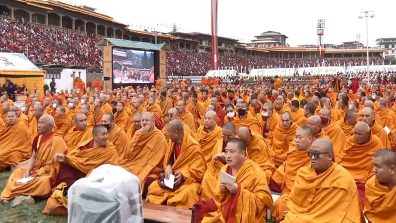 Global Peace Prayer: భూటాన్‌లో ప్ర‌పంచ శాంతి ప్రార్థ‌న‌లు ప్రారంభం.. వేల సంఖ్య‌లో హాజ‌రైన బౌద్ధ‌భిక్షువులు