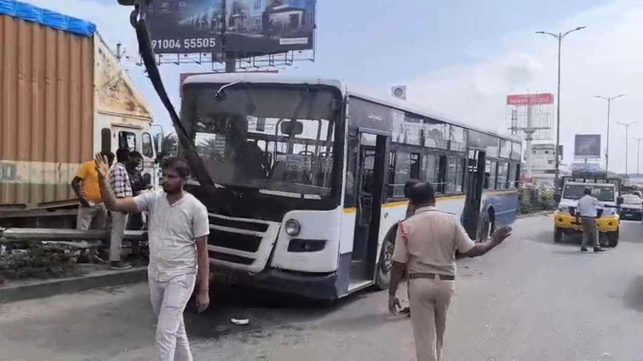 Bus Accident | రాష్ట్రంలో మరో బస్సు ప్రమాదం.. కారును తప్పించబోయి డివైడర్‌కు ఢీ