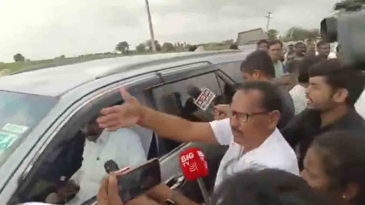 MLA Yadaiah | కట్టలు తెంచుకున్న ప్రజాగ్రహం.. ఎమ్మెల్యే కాలె యాదయ్యకు నిరసన సెగ : వీడియో