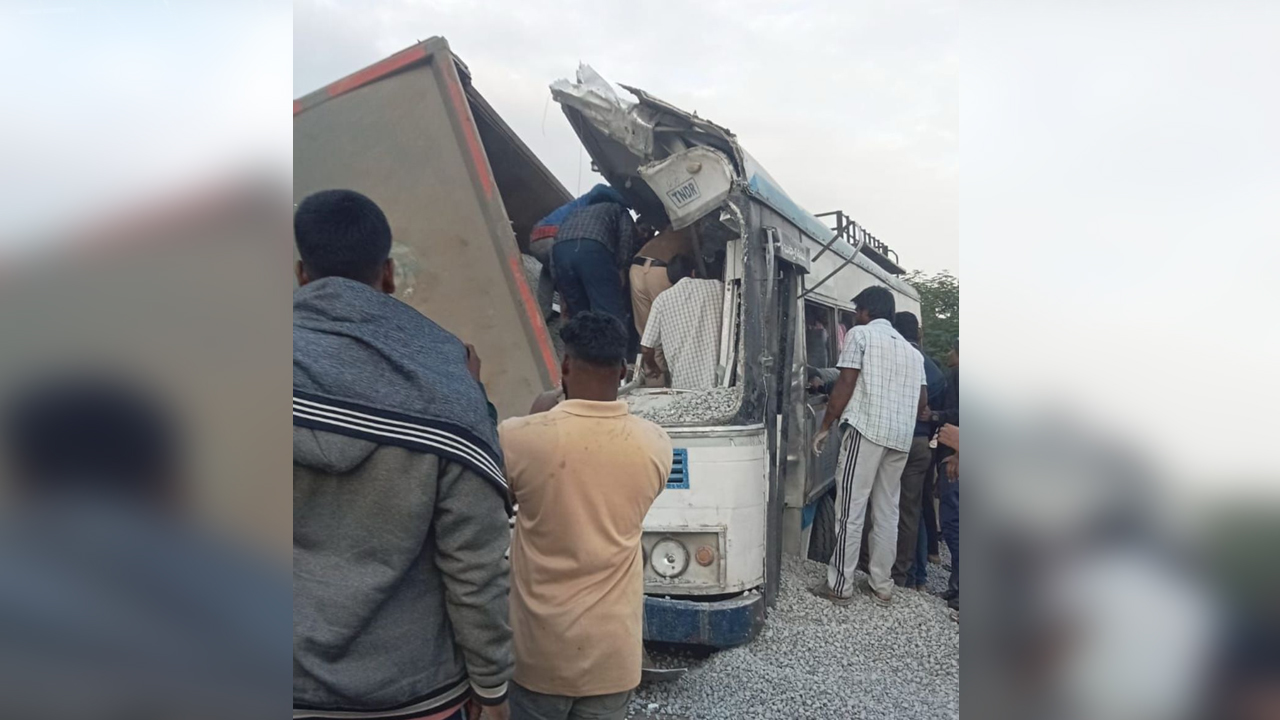 Road Accident | చేవెళ్ల వద్ద ఆర్టీసీ బస్సు, టిప్పర్‌ ఢీ.. 20 మంది ప్రయాణికులకు తీవ్ర గాయాలు