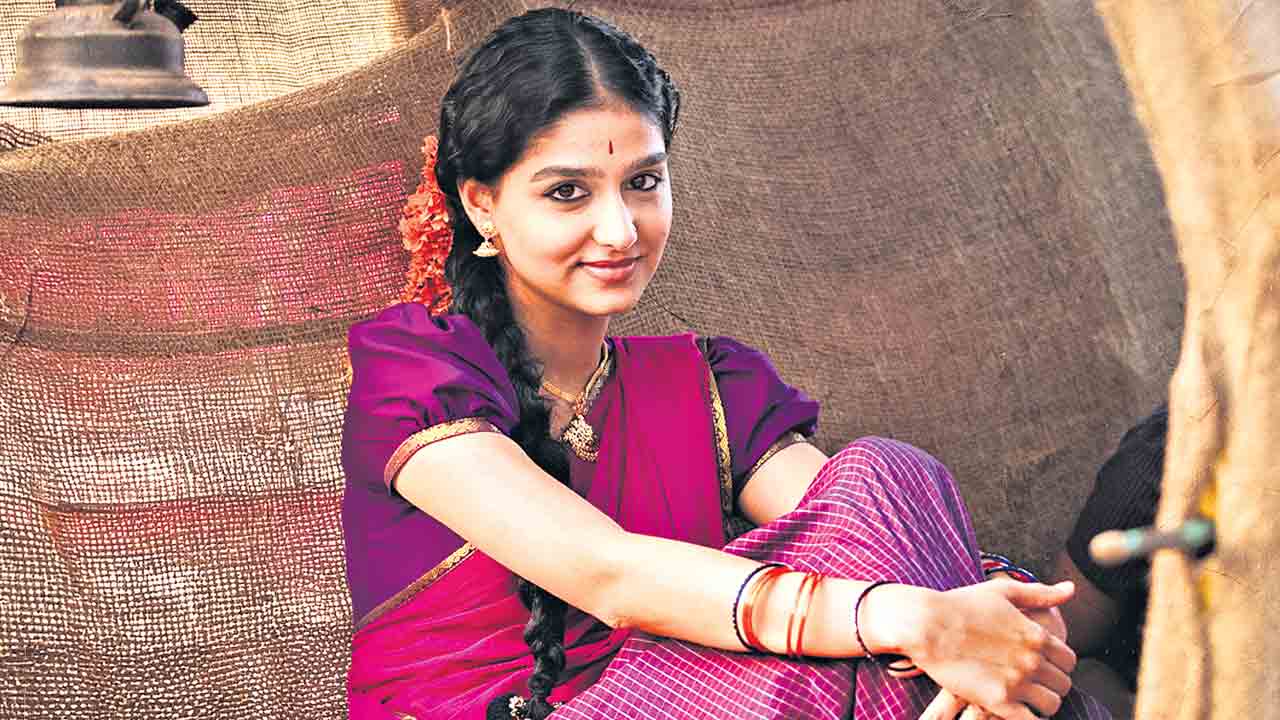 చంద్రకళ కలల్లో కూడా కళలే..