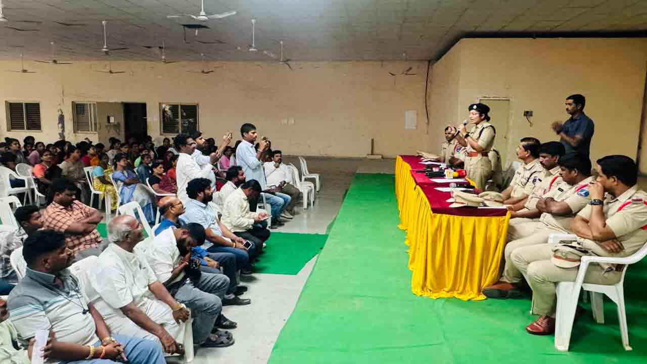 Chanda Nagar | పాపిరెడ్డికాలనీలో కార్డన్ సెర్చ్.. 51 బైక్‌లు, విదేశీ సిగరెట్లు స్వాధీనం..!