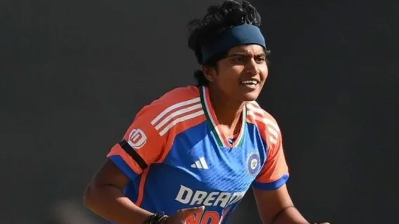 Sree Charani | ప్రపంచకప్ స్టార్ శ్రీ చరణి ఫేవరెట్ హీరో ఎవ‌రంటే.. తెలుగు తేజం చెప్పిన ఆసక్తికర విషయాలు