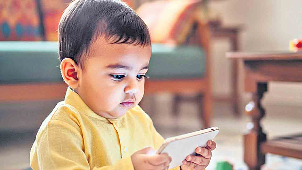 ఫోన్‌ చూస్తే అంత ప్రమాదమా?