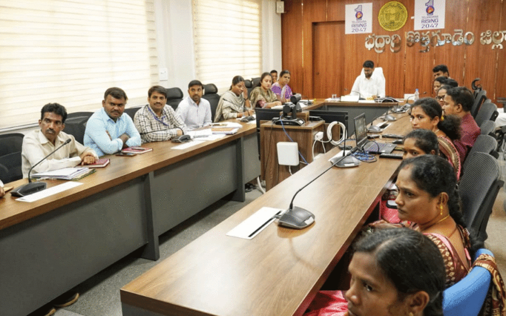 Bhadradri Kothagudem : ఇందిరమ్మ చీరలు అర్హులంద‌రికీ చేరేలా చూడాలి : కలెక్టర్ జితేశ్ వి పాటిల్‌