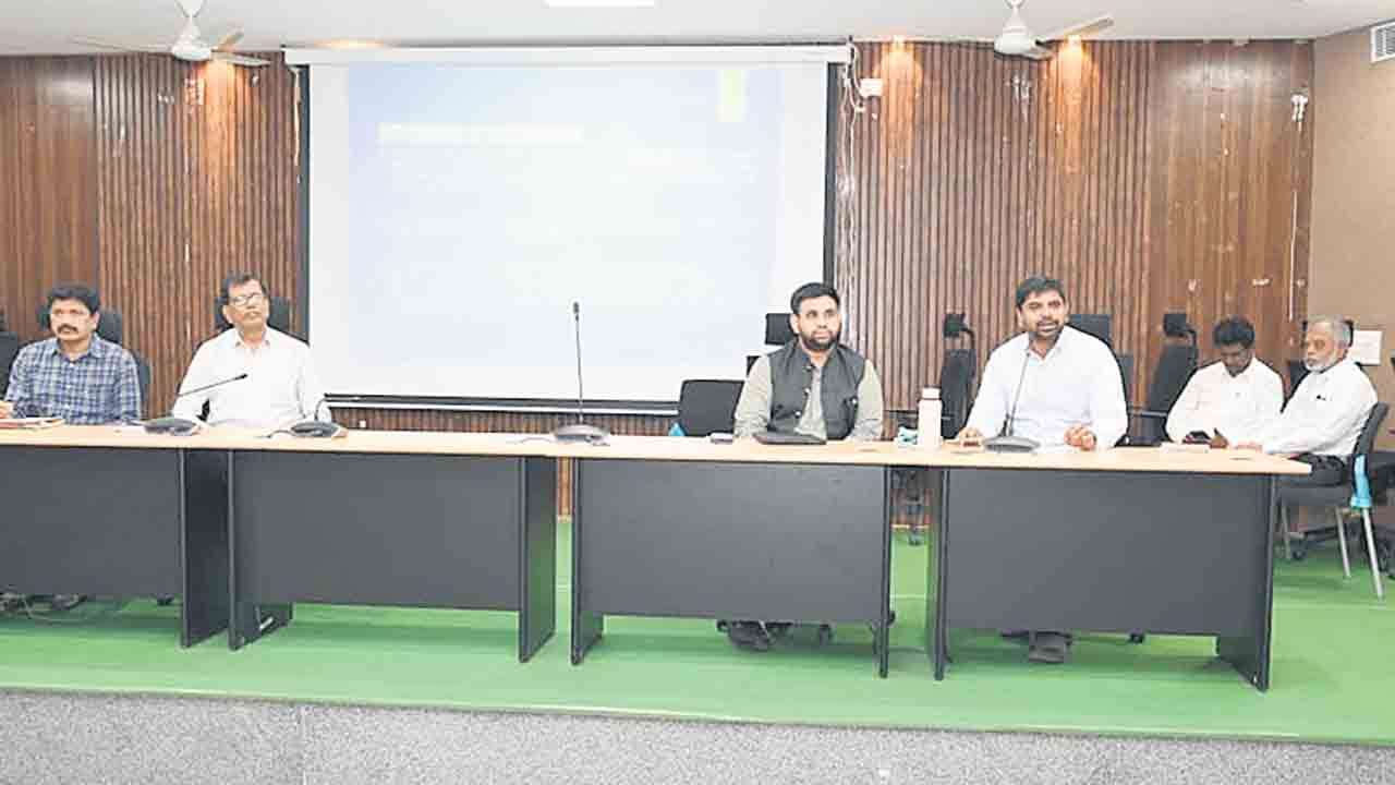 నామినేషన్‌ల ప్రక్రియ సజావుగా నిర్వహించాలి.. కలెక్టర్‌ కుమార్‌ దీపక్‌