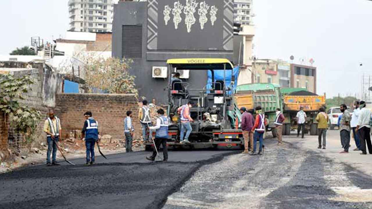 విజిలెన్స్‌తో బ్లాక్‌ మెయిల్‌.. బకాయిలు అడిగినందుకు కాంట్రాక్టర్లపై సర్కారు కక్ష సాధింపు!!