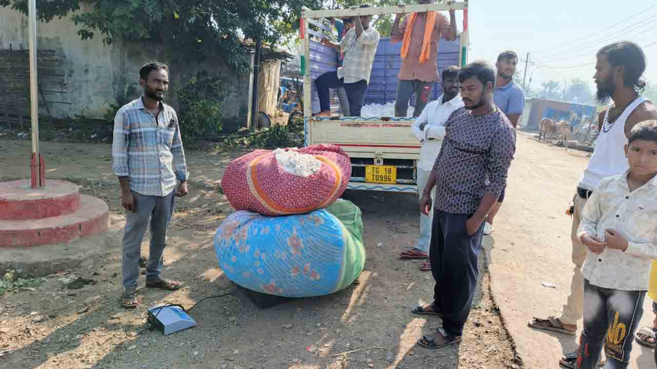 Cotton | పల్లెల్లో దళారుల దందా, పాత కాంటాలతో పత్తి కొనుగోళ్లు.. పట్టించుకోని అధికారులు