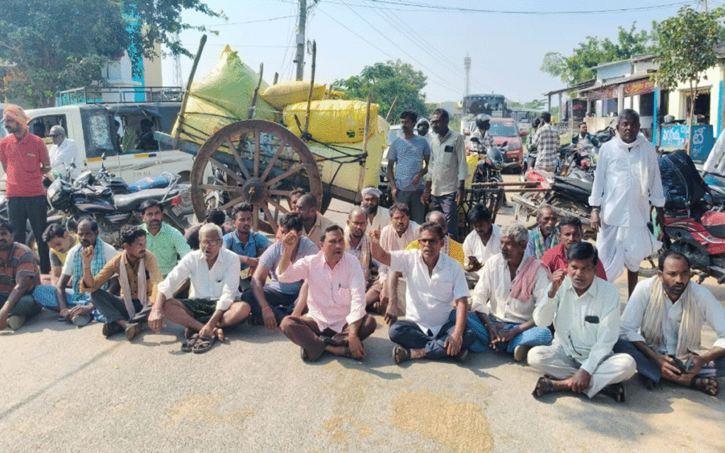 Gurrampode : గుర్రంపోడులో రోడ్డెక్కిన పత్తి రైతులు