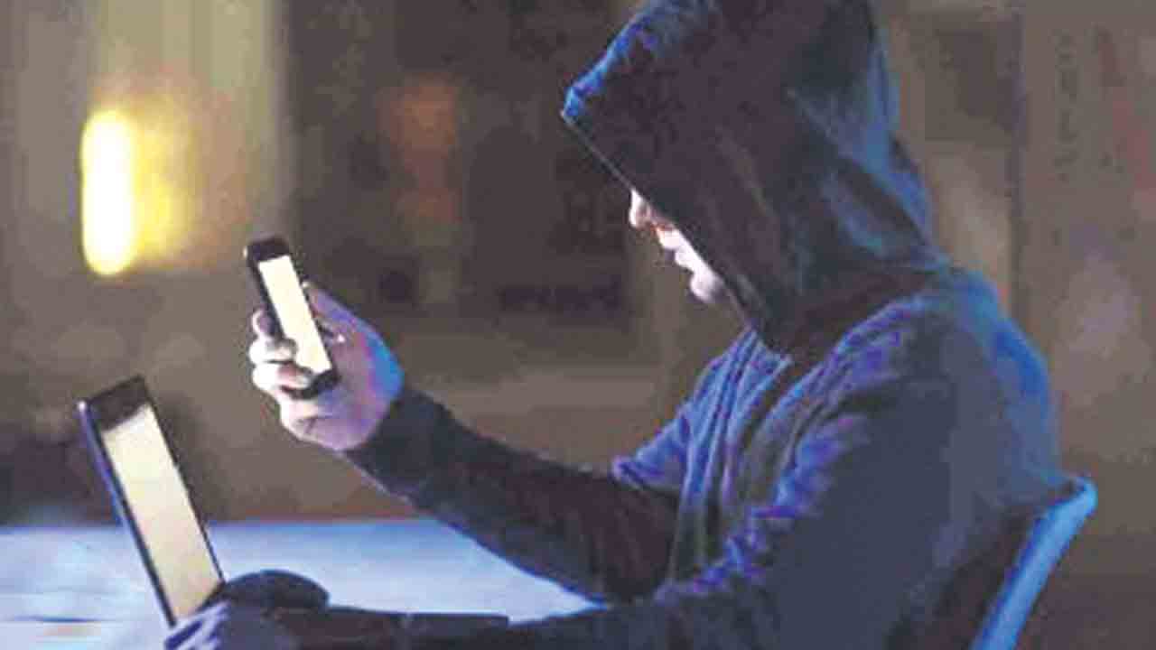 ప్రకటనలు చూసి మోసపోతున్న బాధితులు