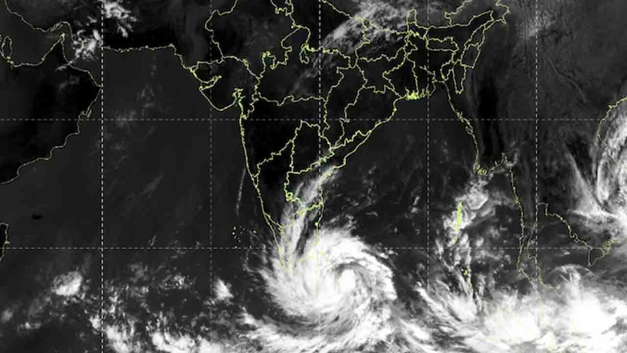 Ditwa Cyclone | ముంచుకొస్తున్న దిత్వా తుఫాన్.. ఈ నెలాఖరున దక్షిణాదిలో భారీ వర్షాలు..!