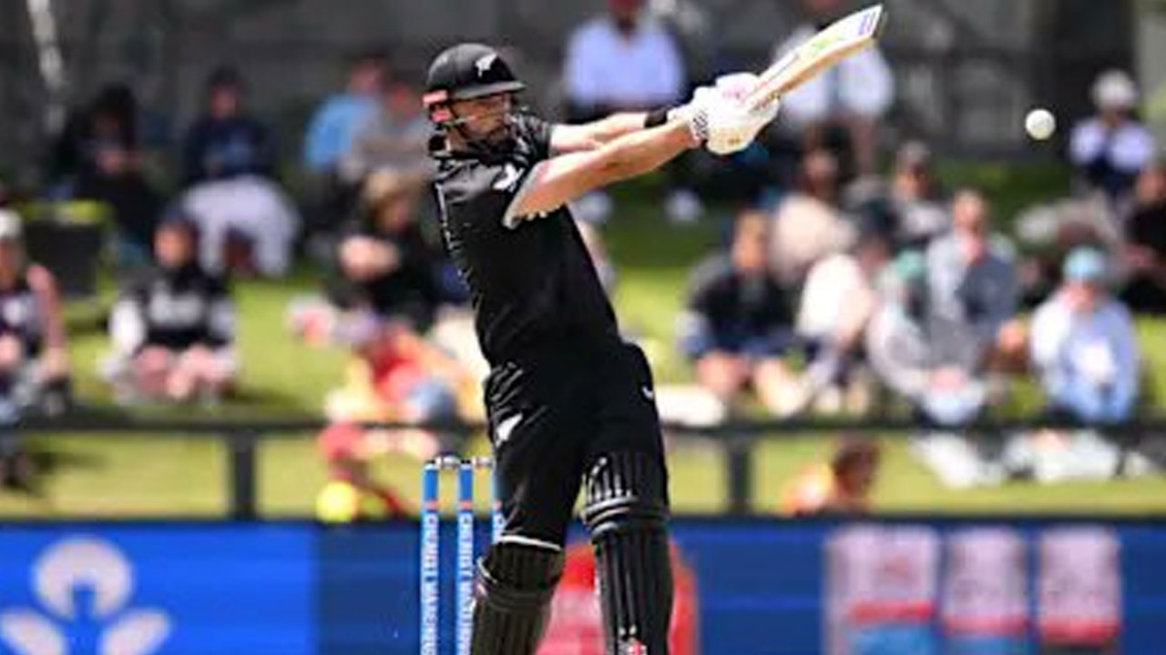 ODI Batting Rankings: అగ్ర‌స్థానం కోల్పోయిన రోహిత్ శ‌ర్మ .. వ‌న్డే బ్యాట‌ర్ల‌లో కివీస్ ప్లేయ‌ర్‌కు ఫ‌స్ట్ ర్యాంక్‌