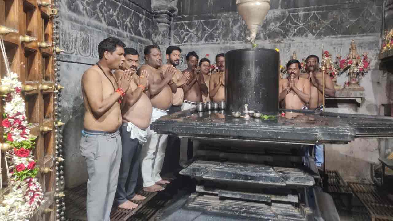 Dasyam Vinay Bhasker | దాస్యం వినయ్ భాస్క‌ర్ బ‌ర్త్‌డే.. వేయి స్తంభాల గుడిలో ప్ర‌త్యేక పూజ‌లు