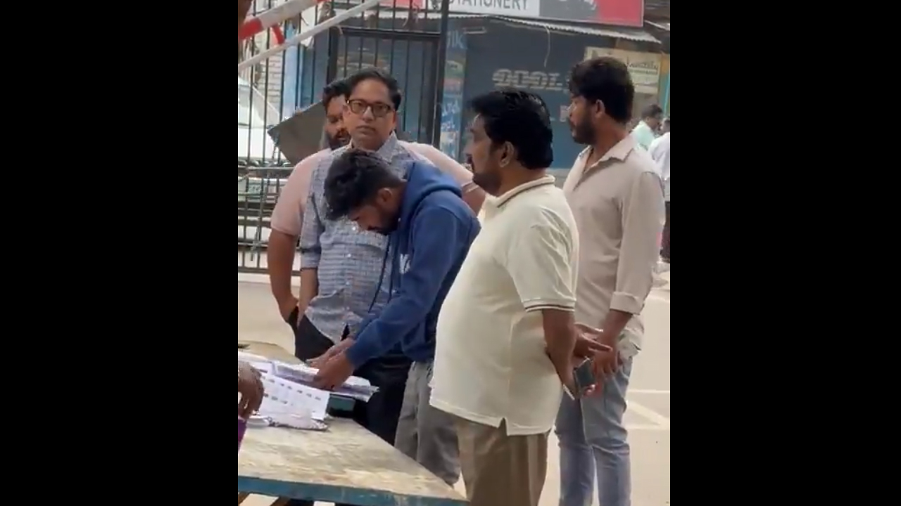 Jubilee Hills | వెంగళరావ్‌ నగర్‌ పోలింగ్‌ బూత్‌ వద్ద సత్తుపల్లి ఎమ్మెల్యే భర్త హల్‌చల్‌.. మట్టా దయానంద్‌పై బీఆర్‌ఎస్‌ ఫిర్యాదు