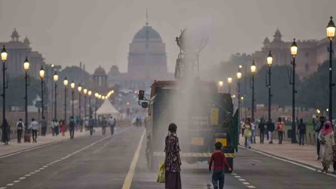 Delhi AQI | రాజధానిలో 400 మార్క్ దాటిన గాలి నాణ్యత.. రెడ్ జోన్‌లో ఢిల్లీ..!