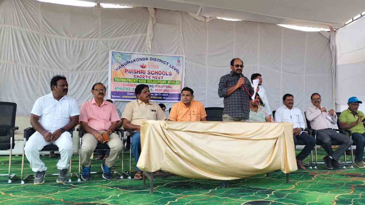 ప్రతి పాఠశాలలో క్రీడలను ప్రోత్సహించాలి : అడిషనల్‌ కలెక్టర్‌ వెంకట్‌రెడ్డి