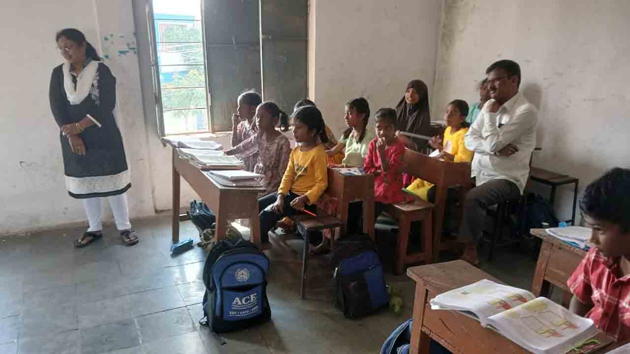 DEO Ramu | విద్యార్థుల హాజరు శాతాన్ని పెంచేందుకు కృషి చేయాలి : డీఈవో రాము