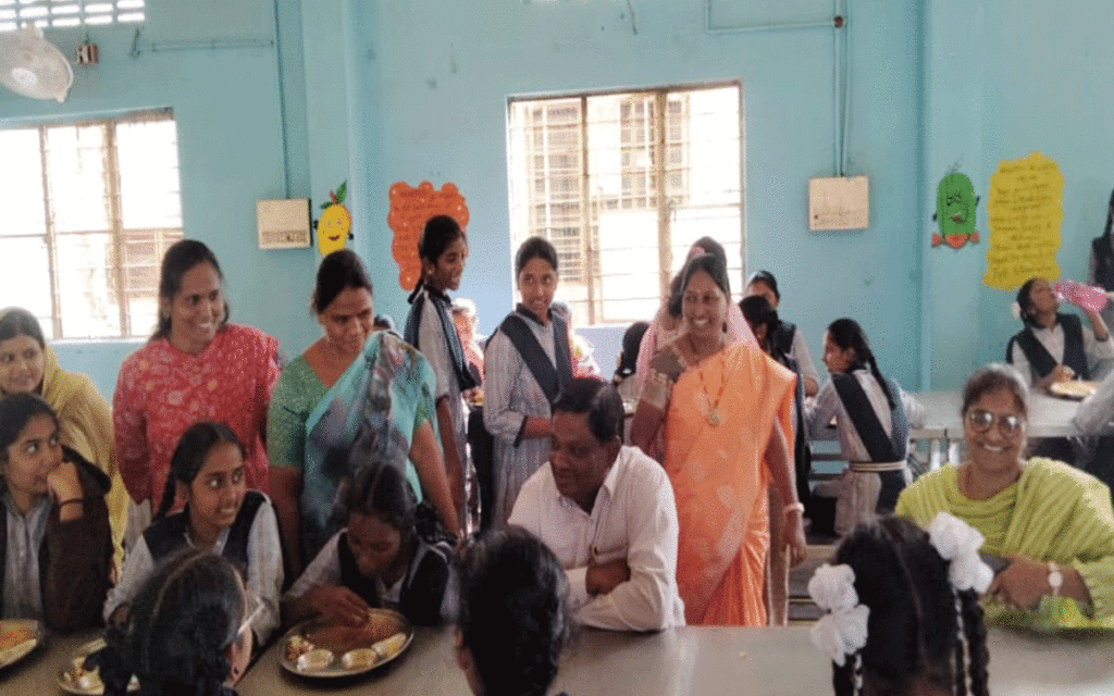 Karepally : మైనార్టీ గురుకుల విద్యాల‌యంలో వ‌స‌తుల తనిఖీ