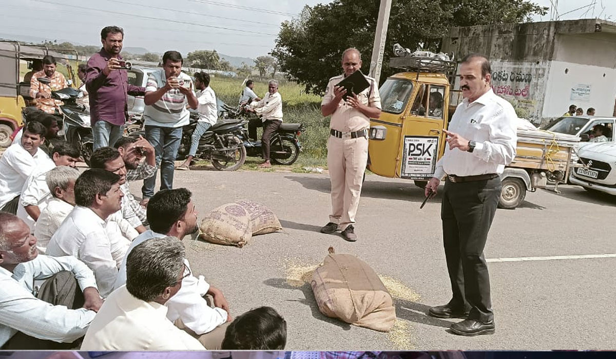 YellaReddypeta | రైస్‌మిల్లర్ల దోపిడీపై అసహనంతో ఎల్లారెడ్డిపేటలో రోడ్డెక్కిన అన్నదాత