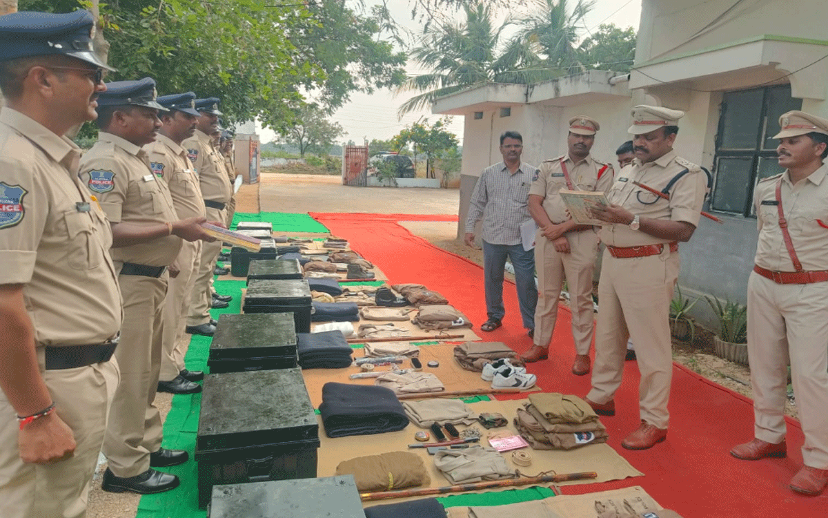 Shaligouraram : కేసుల సత్వర పరిష్కారానికి కృషి చేయాలి : డీఎస్పీ శివ‌రామ‌రెడ్డి