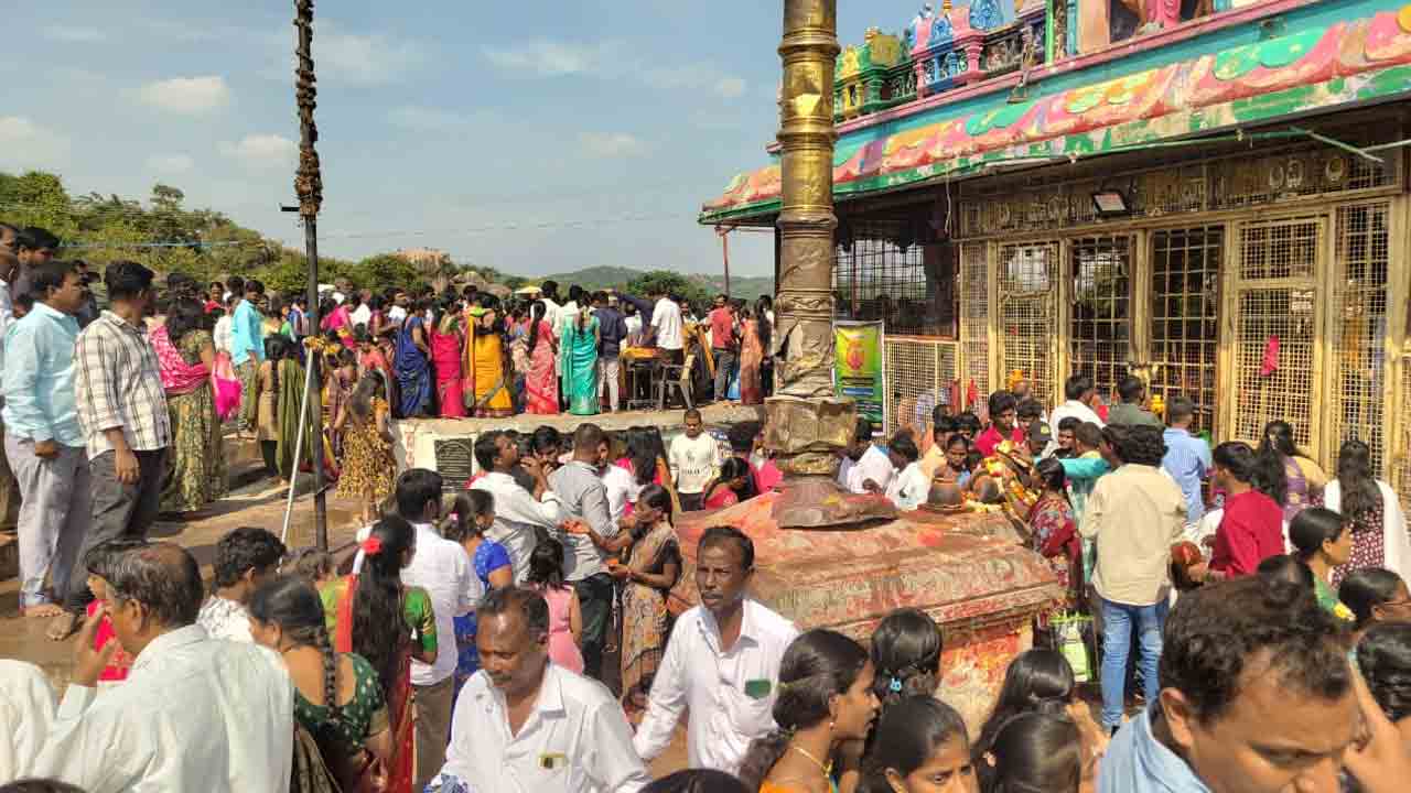 Edupayala | భక్తులతో కిక్కిరిసిన ఏడుపాయల జాతర