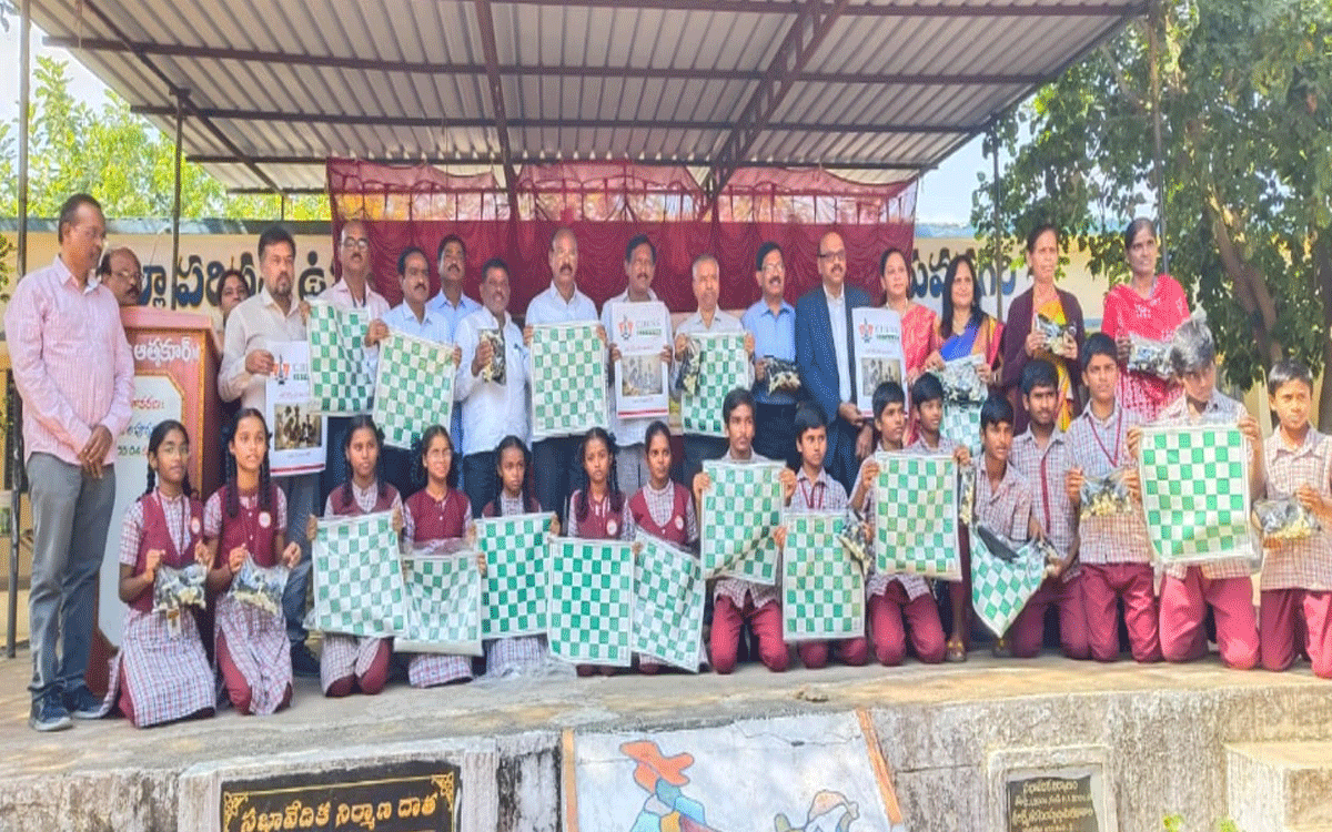 Atmakur(M) : విద్యార్థులు చదువుతో పాటు క్రీడ‌ల్లోనూ ముందుండాలి : ఏనుగు వాణి