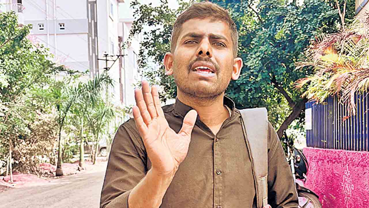 కలెక్టరేట్‌ ప్రధాన ద్వారానికి ఉరి వేసుకుని కొడంగల్‌ రైతు ఆత్మహత్యాయత్నం