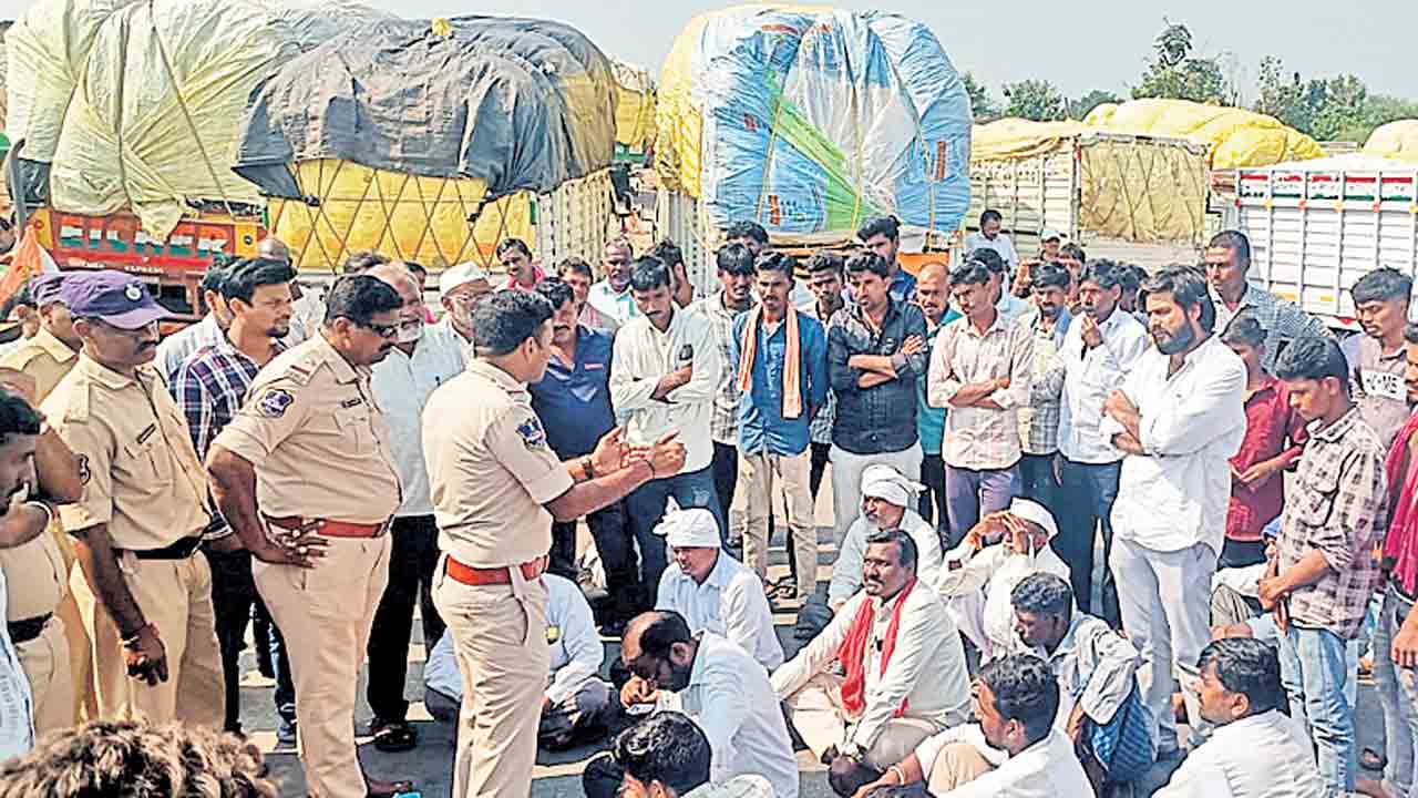 తెలంగాణ పత్తిరైతుకు బీజేపీ ద్రోహం.. ఇద్దరు కేంద్ర మంత్రులున్నా ఫలితం సున్నా