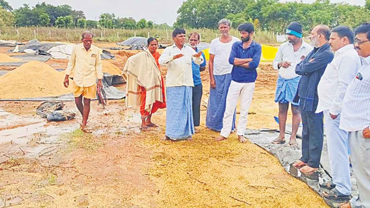 మొగులైతే.. గుబులు!