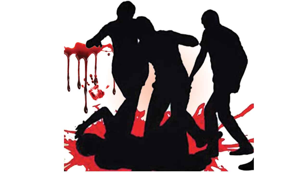 వృద్ధుడిపై యువకుల జులుం