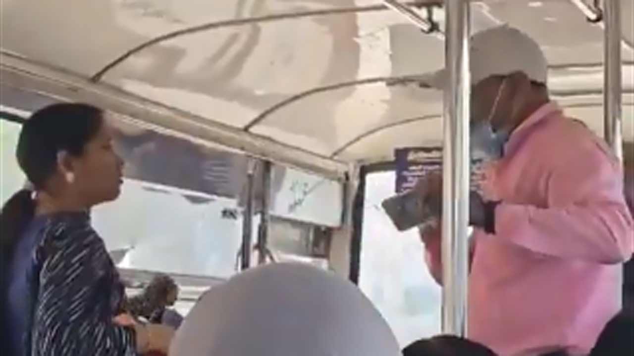 Viral Video | ఫ్రీ జర్నీకి ఇంత రుబాబా?.. మహిళపై సీనియర్‌ సిటిజన్ ఫైర్