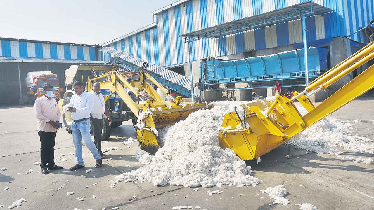 జిన్నింగ్‌ మిల్లుల మూసివేత