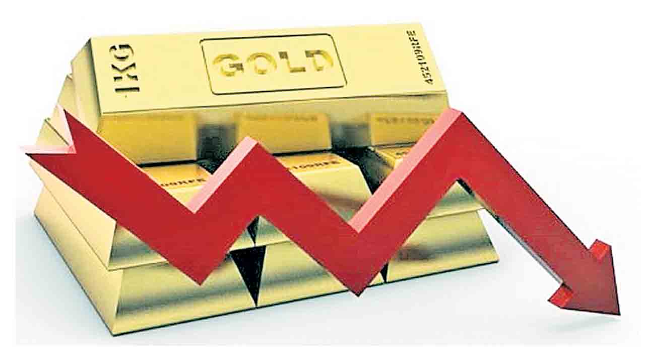 కొండదిగుతున్న బంగారం.. ఒకేరోజు తగ్గిన రూ 5 వేలు ధర