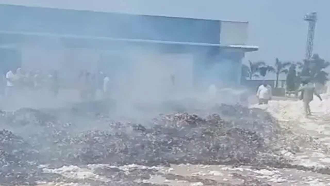 Fire Accident | గొల్లపల్లి జిన్నింగ్ మిల్లులో భారీ అగ్నిప్రమాదం.. ముగ్గురు మృతి