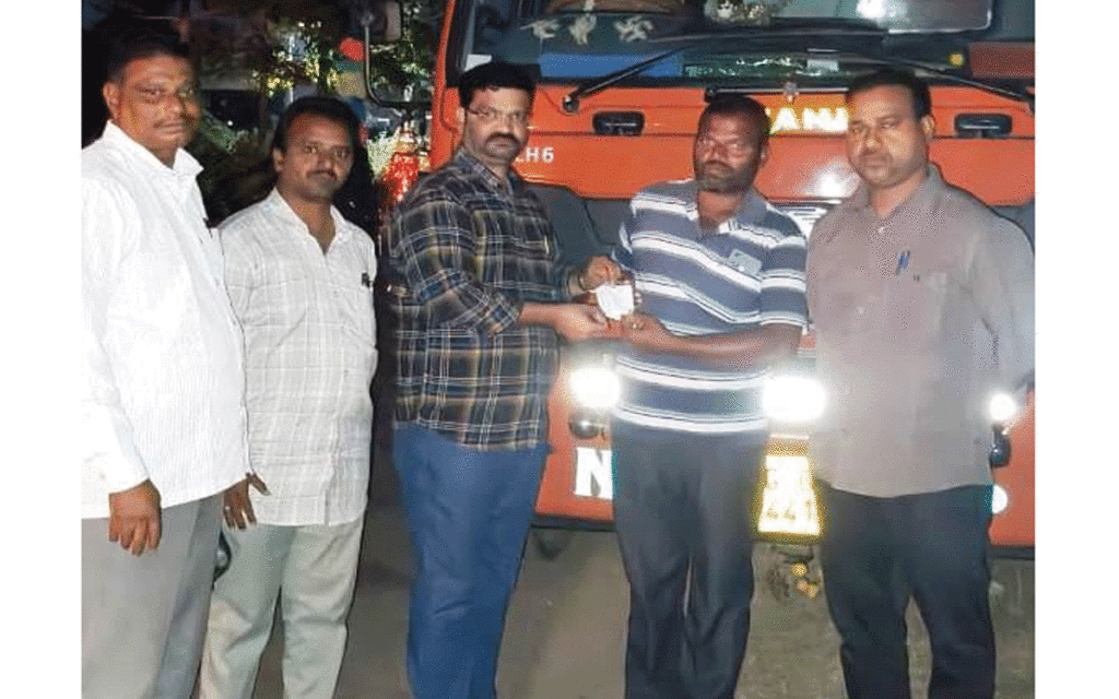 Karepally : లైసెన్స్‌ లేని ధాన్యం కొనుగోలు వ్యాపారికి జరిమానా