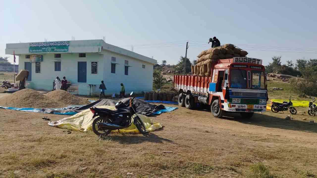 తెలంగాణ ధాన్యం.. కర్ణాటకకు