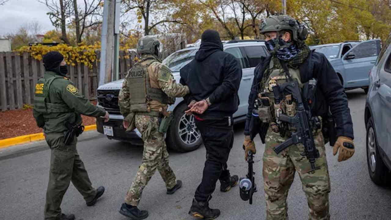 గ్రీన్‌ కార్డ్‌ ఇంటర్వ్యూకు వెళ్లిన వారికి బేడీలు!