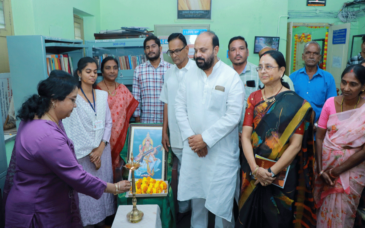 Ramagiri : పుస్తకం హ‌స్త భూషణం : జిల్లా గ్రంథాలయ సంస్థ చైర్మన్ హఫీజ్ ఖాన్