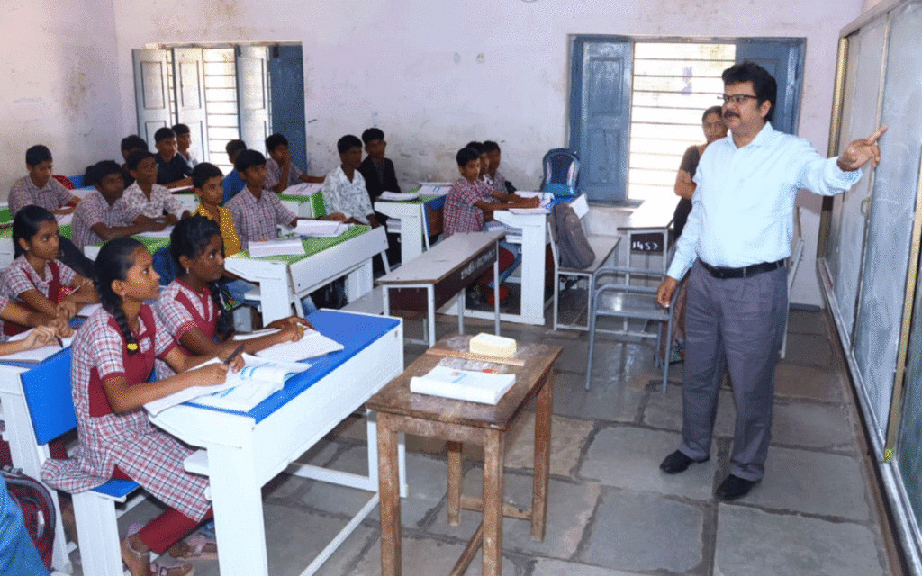 Bhoodan Pochampally : ప్రభుత్వ పాఠశాలలో నాణ్యమైన విద్య : కలెక్టర్ హనుమంతరావు