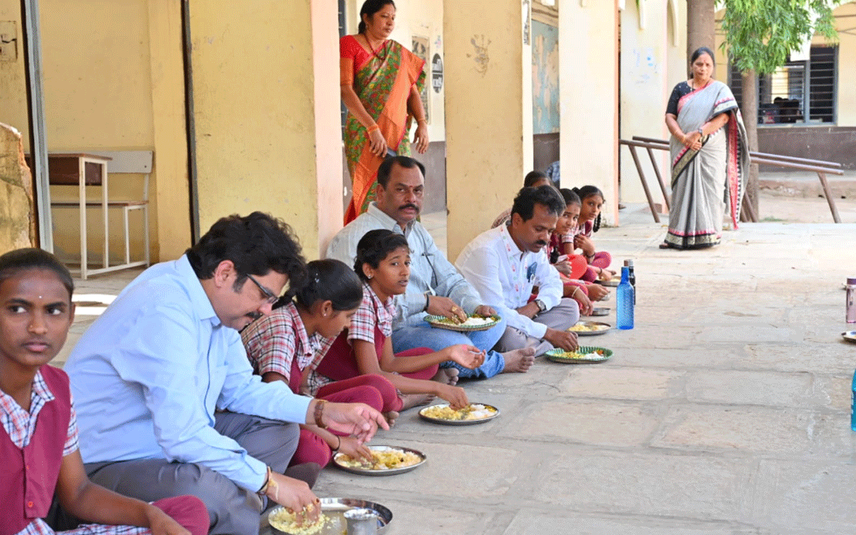 Bhoodan Pochampally : ప్రభుత్వ పాఠశాలలో నాణ్యమైన విద్య : కలెక్టర్ హనుమంతరావు