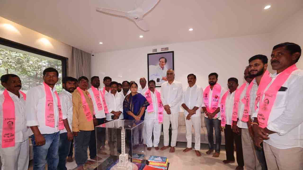 BRS | నర్సాపూర్‌లో కాంగ్రెస్‌కు భారీ షాక్.. హరీశ్‌ రావు సమక్షంలో బీఆర్ఎస్ గూటికి కీలక నేతలు