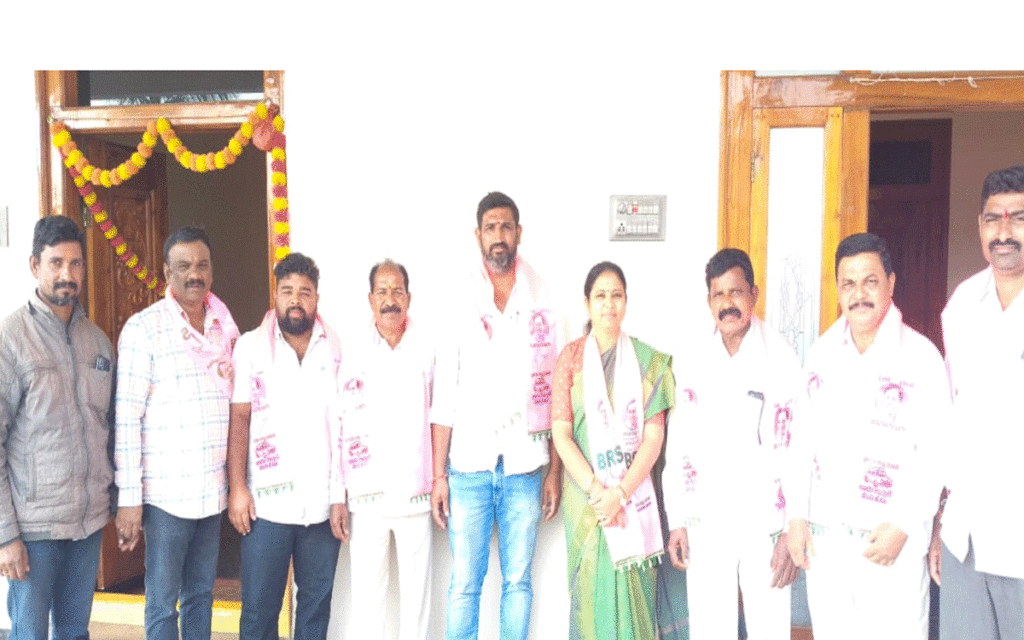 Kamepally : బీఆర్ఎస్ పార్టీలోకి కాంగ్రెస్‌ జోగ్గూడెం ఉపాధ్యక్షుడు