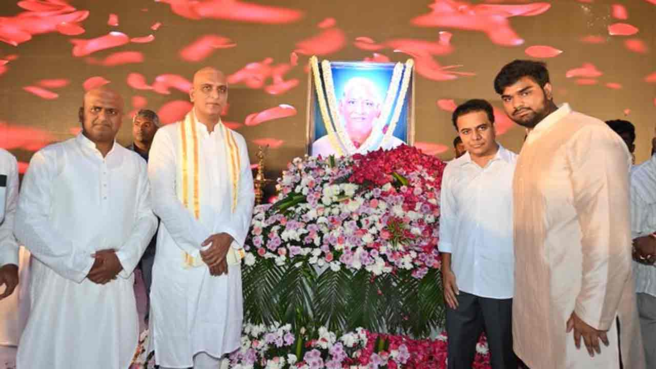 KTR | త‌న్నీరు స‌త్య‌నారాయ‌ణ రావు చిత్ర‌ప‌టానికి నివాళుల‌ర్పించిన కేటీఆర్
