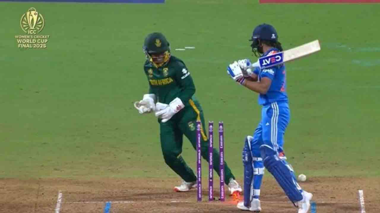 World Cup Final | హర్మన్‌ప్రీత్ బౌల్డ్.. దీప్తి, టెయిలెండర్లపైనే ఆశలన్నీ..!