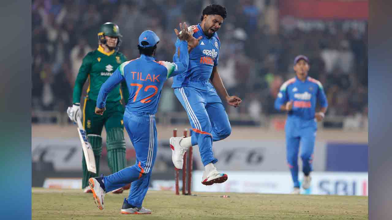 Ranchi ODI | సఫారీలకు ఆదిలోనే దిమ్మతిరిగే షాక్.. ఒకే ఓవర్లో ఇద్దరు డకౌట్..!