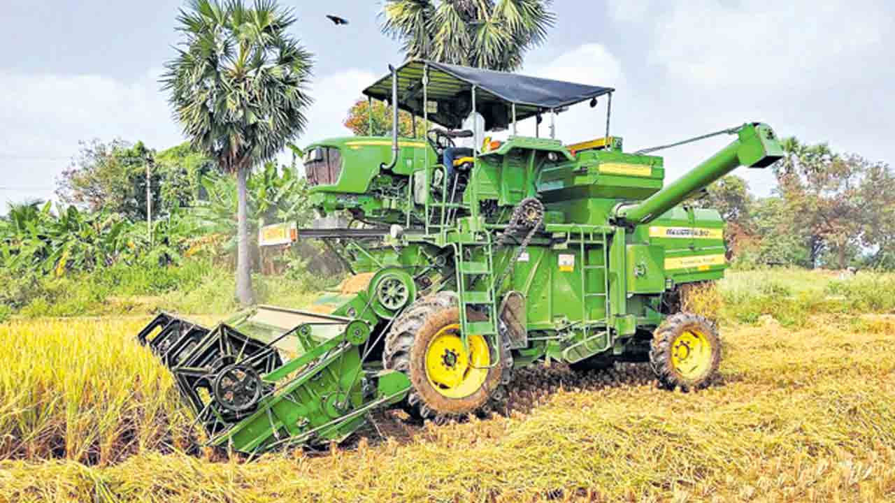 వరికోత మిషన్‌లో పడి రైతు మృతి